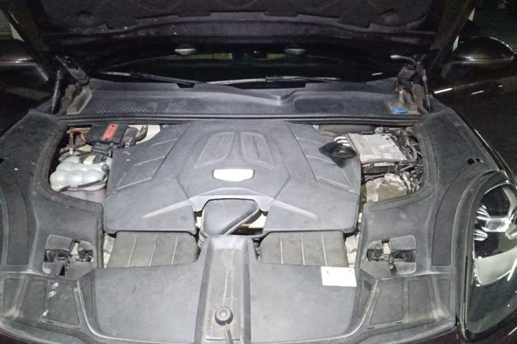 Used Porsche Cayenne 2018 Cayenne 3.0T Engine Bay