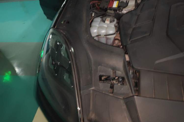 Used Porsche Cayenne 2018 Cayenne 3.0T Engine Bay Right