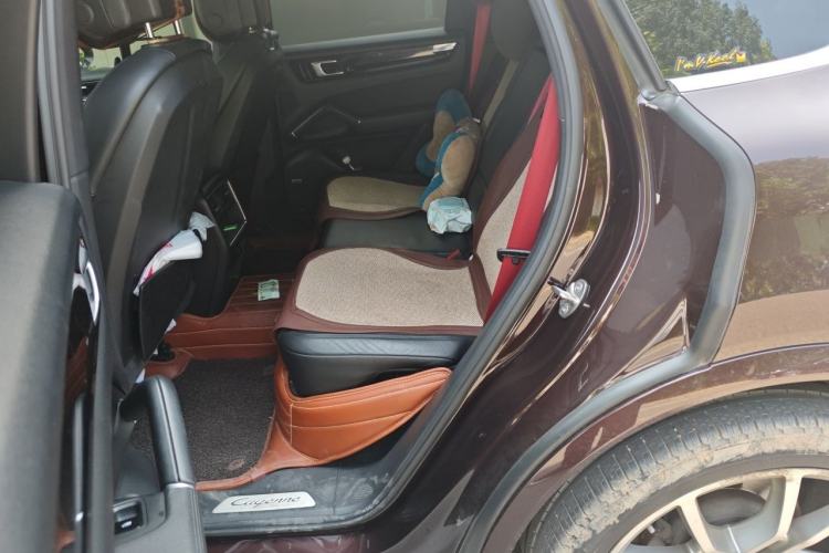 Used Porsche Cayenne 2018 Cayenne 3.0T Left Rear Seat