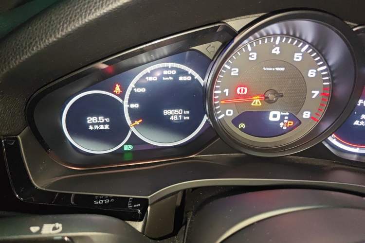 Used Porsche Cayenne 2018 Cayenne 3.0T Odometer Close Up