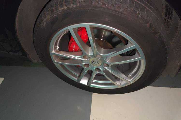 Used Porsche Cayenne 2018 Cayenne 3.0T Right Front Wheel Hub