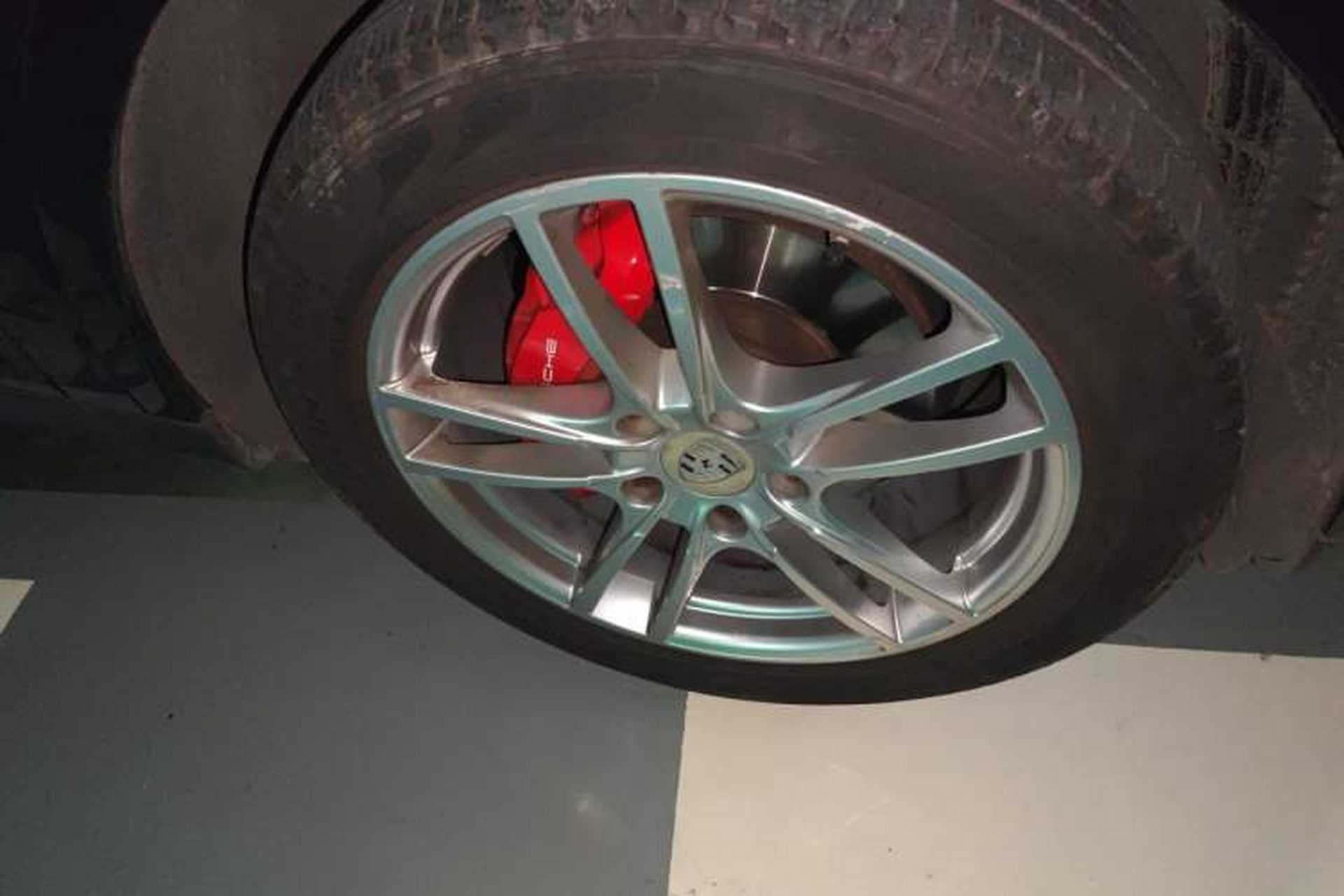 Used Porsche Cayenne 2018 Cayenne 3.0T Right Front Wheel Hub