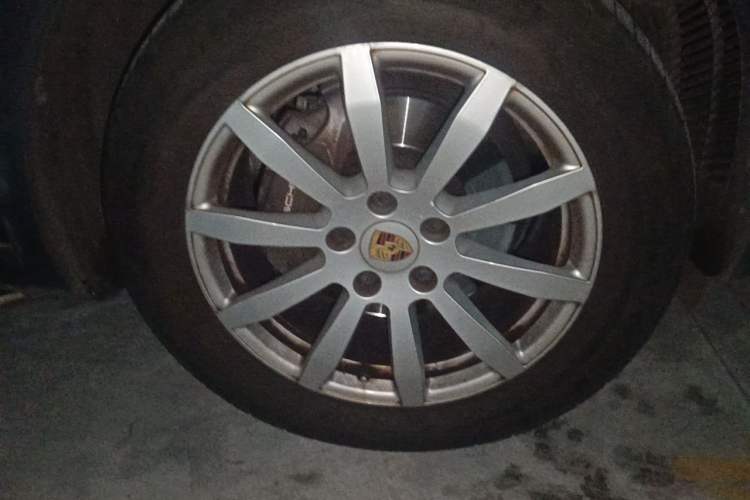 Used Porsche Cayenne 2018 Cayenne 3.0T Right Front Wheel Hub