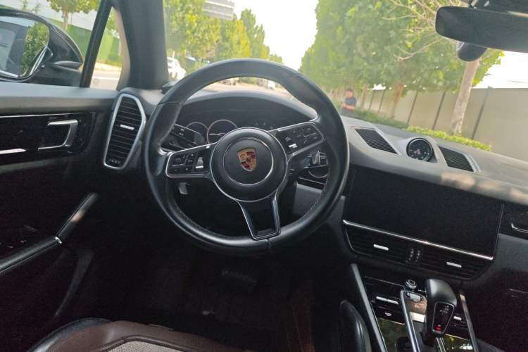 Used Porsche Cayenne 2018 Cayenne 3.0T Steering Wheel