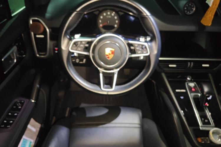 Used Porsche Cayenne 2018 Cayenne 3.0T Steering Wheel