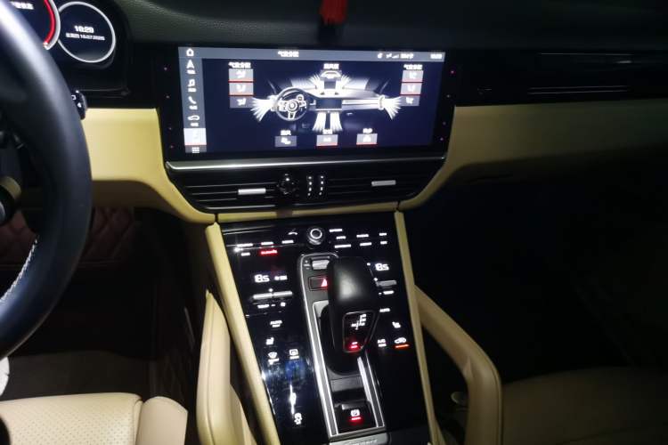Used Porsche Cayenne 2018 Cayenne 3.0T Audio And AC Panel