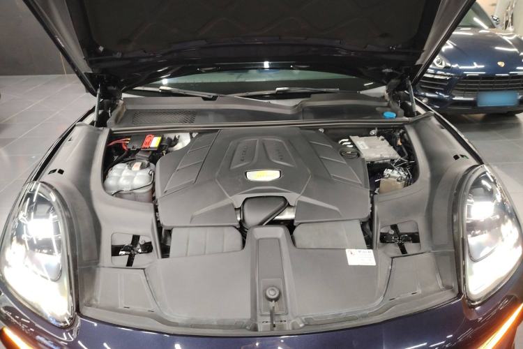 Used Porsche Cayenne 2018 Cayenne 3.0T Engine Bay