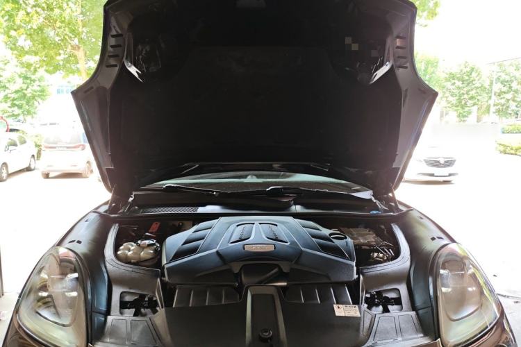 Used Porsche Cayenne 2018 Cayenne 3.0T Engine Bay