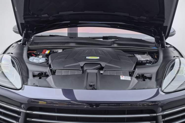 Used Porsche Cayenne 2018 Cayenne 3.0T Engine Bay
