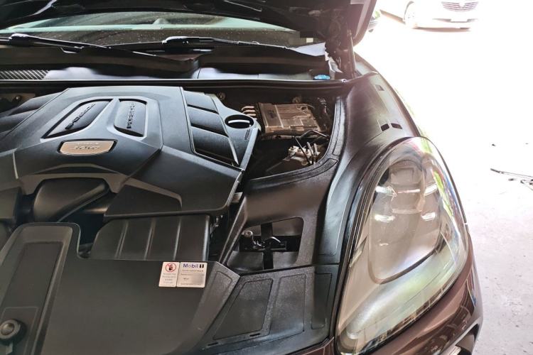Used Porsche Cayenne 2018 Cayenne 3.0T Engine Bay Left