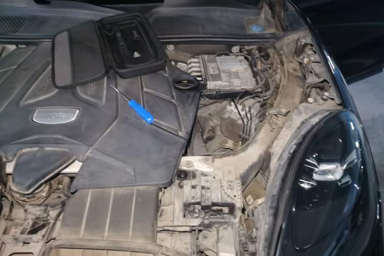 Used Porsche Cayenne 2018 Cayenne 3.0T Engine Bay Left