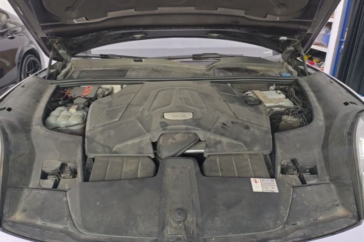Used Porsche Cayenne 2018 Cayenne 3.0T Engine Bay