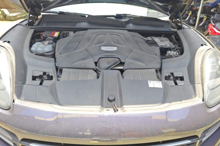 Used Porsche Cayenne 2018 Cayenne 3.0T Engine Bay
