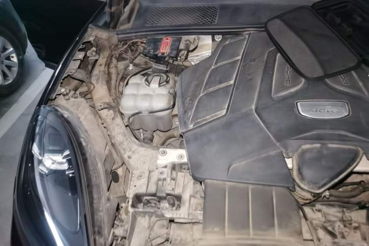 Used Porsche Cayenne 2018 Cayenne 3.0T Engine Bay Right