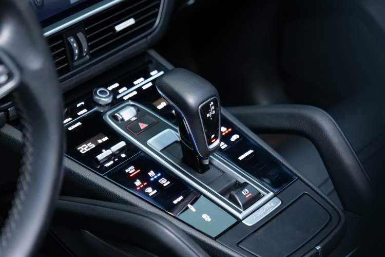 Used Porsche Cayenne 2018 Cayenne 3.0T Interior 12