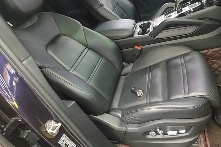 Used Porsche Cayenne 2018 Cayenne 3.0T Right Front Seat