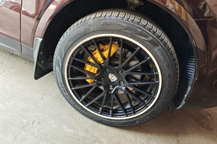 Used Porsche Cayenne 2018 Cayenne 3.0T Right Front Wheel Hub