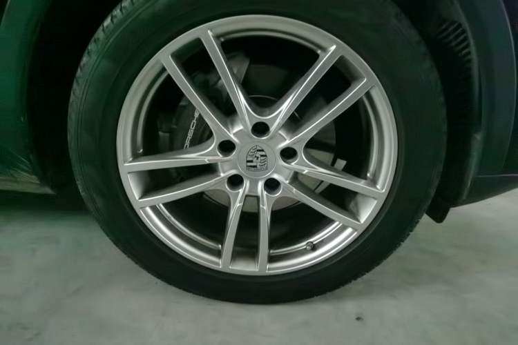 Used Porsche Cayenne 2018 Cayenne 3.0T Right Front Wheel Hub