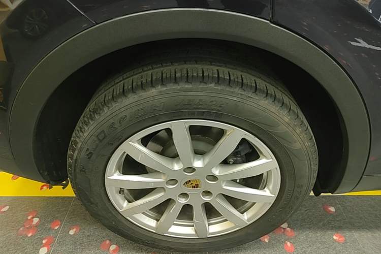 Used Porsche Cayenne 2018 Cayenne 3.0T Right Rear Wheel Hub