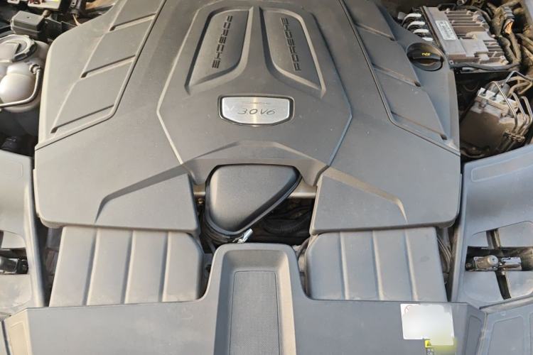 Used Porsche Cayenne 2018 Cayenne 3.0T Engine Bay