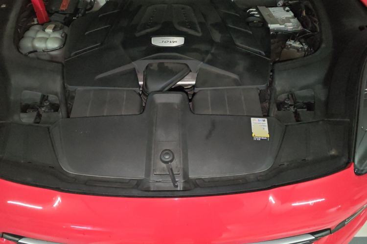 Used Porsche Cayenne 2018 Cayenne 3.0T Engine Bay