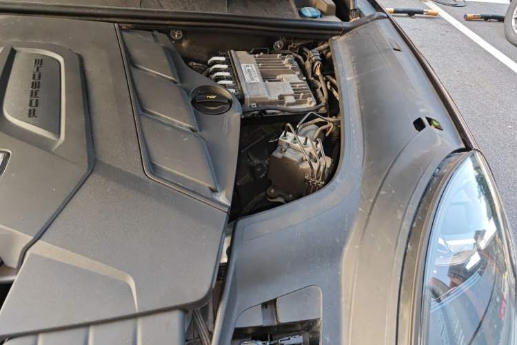 Used Porsche Cayenne 2018 Cayenne 3.0T Engine Bay Left