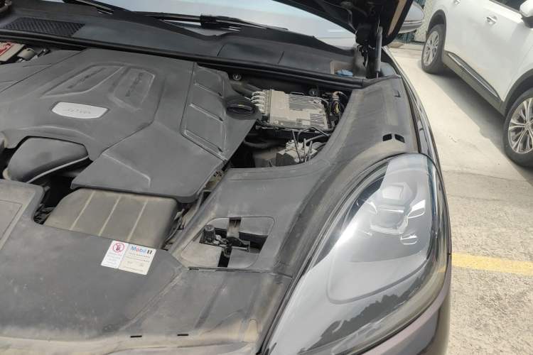 Used Porsche Cayenne 2018 Cayenne 3.0T Engine Bay Left