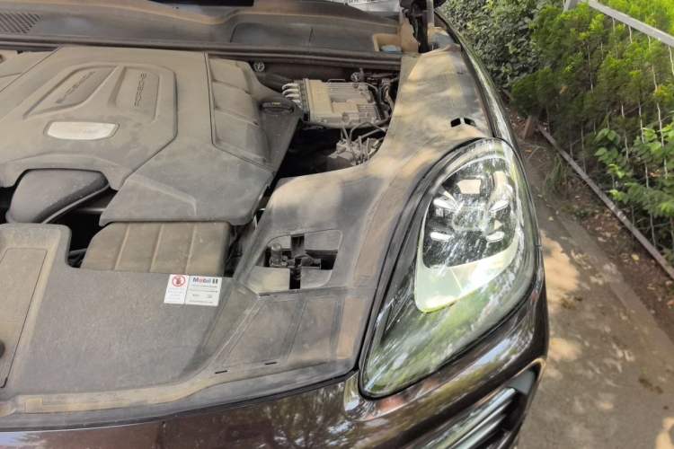 Used Porsche Cayenne 2018 Cayenne 3.0T Engine Bay Left