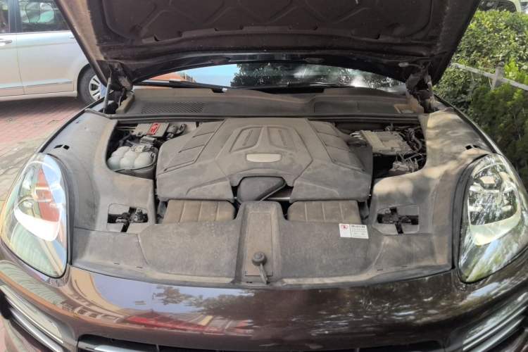 Used Porsche Cayenne 2018 Cayenne 3.0T Engine Bay
