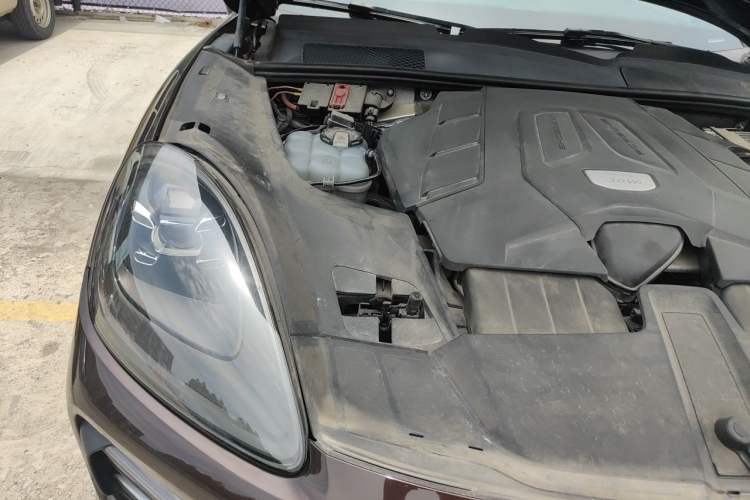 Used Porsche Cayenne 2018 Cayenne 3.0T Engine Bay Right