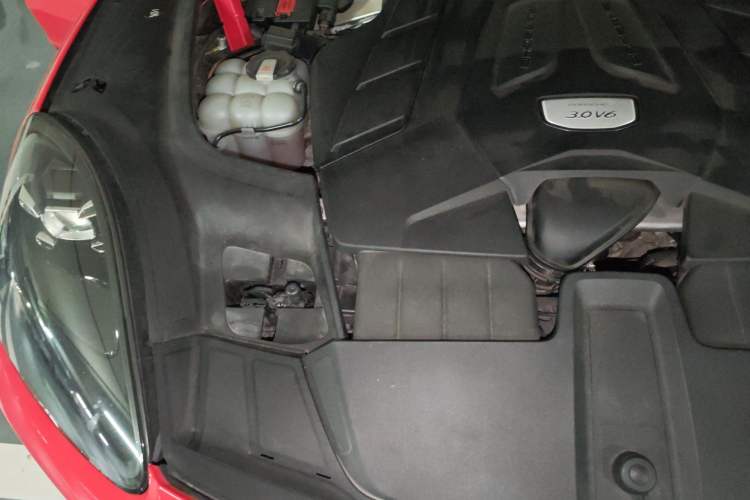 Used Porsche Cayenne 2018 Cayenne 3.0T Engine Bay Right