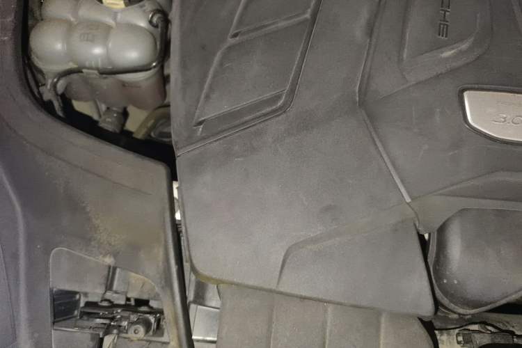 Used Porsche Cayenne 2018 Cayenne 3.0T Engine Bay Right