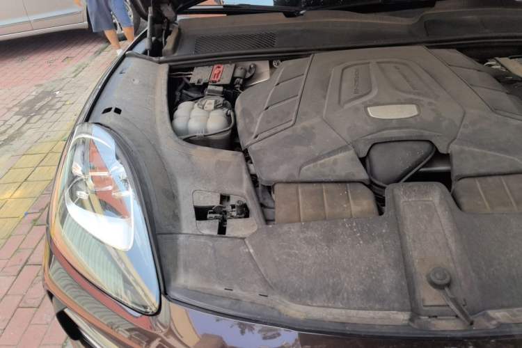 Used Porsche Cayenne 2018 Cayenne 3.0T Engine Bay Right