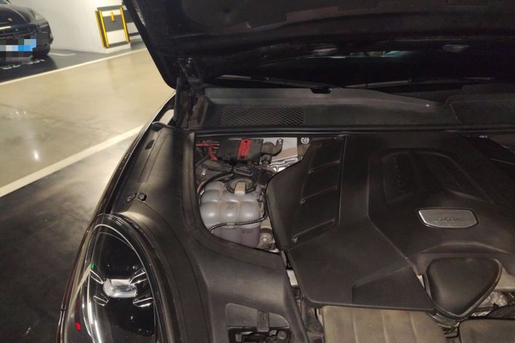 Used Porsche Cayenne 2018 Cayenne 3.0T Engine Bay Right
