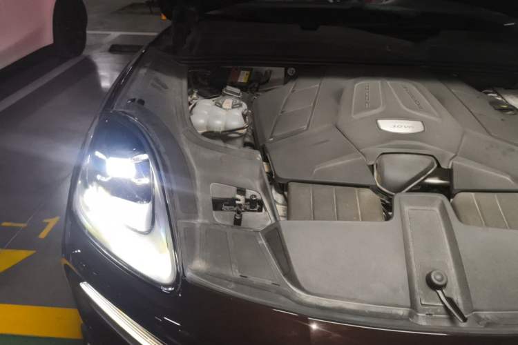 Used Porsche Cayenne 2018 Cayenne 3.0T Engine Bay Right