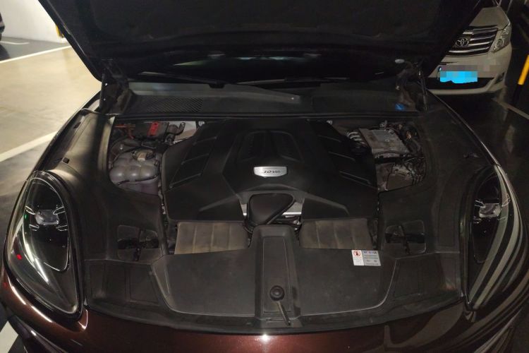 Used Porsche Cayenne 2018 Cayenne 3.0T Engine Bay