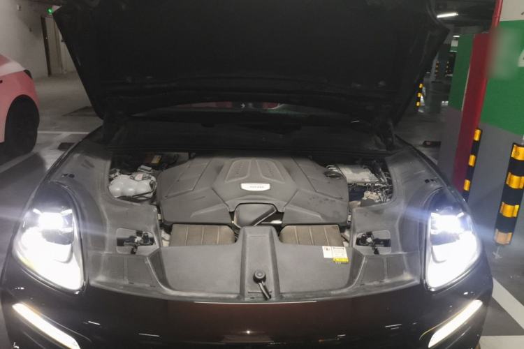 Used Porsche Cayenne 2018 Cayenne 3.0T Engine Bay