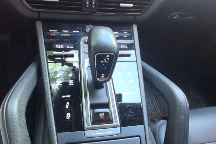 Used Porsche Cayenne 2018 Cayenne 3.0T Gear Lever