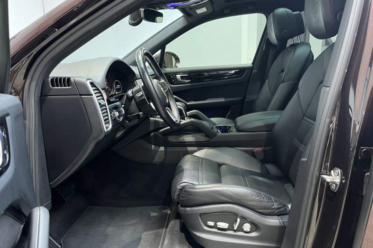 Used Porsche Cayenne 2018 Cayenne 3.0T Interior 1