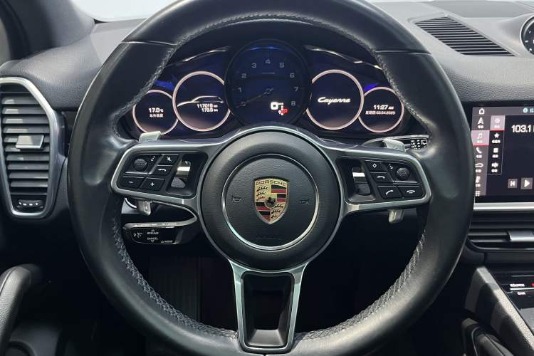Used Porsche Cayenne 2018 Cayenne 3.0T Odometer Close Up