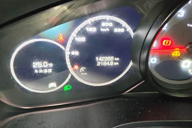 Used Porsche Cayenne 2018 Cayenne 3.0T Odometer Close Up
