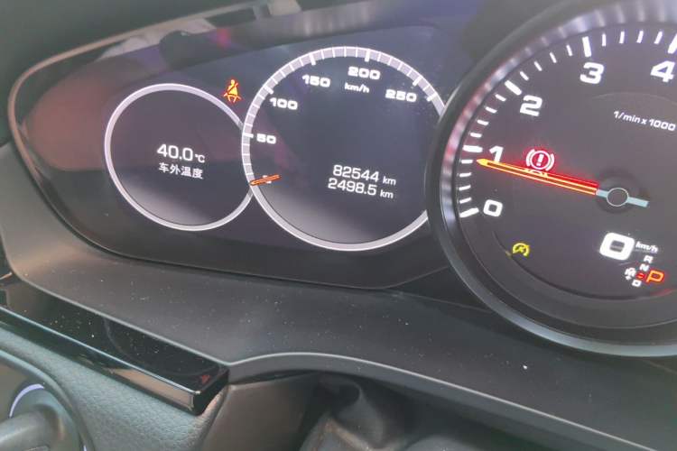 Used Porsche Cayenne 2018 Cayenne 3.0T Odometer Close Up