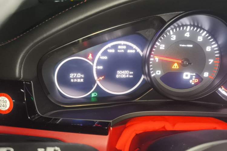 Used Porsche Cayenne 2018 Cayenne 3.0T Odometer Close Up