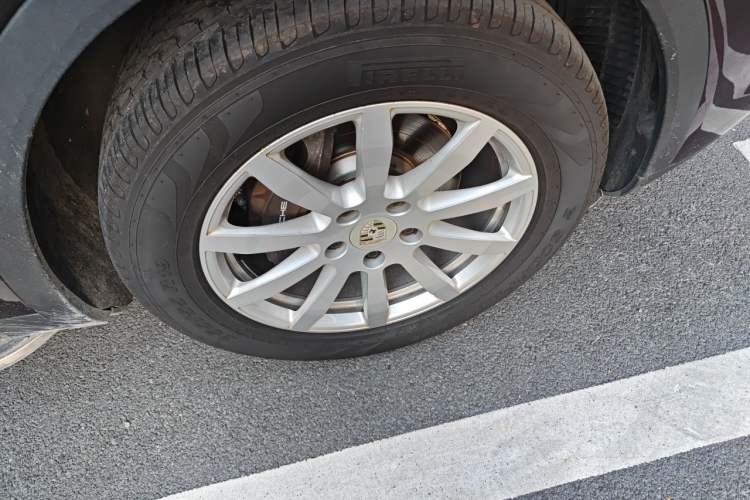 Used Porsche Cayenne 2018 Cayenne 3.0T Right Front Wheel Hub