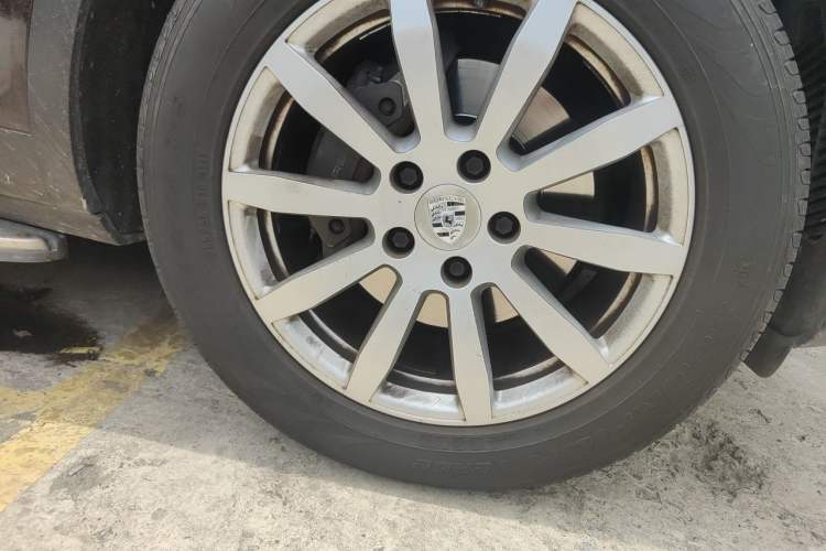 Used Porsche Cayenne 2018 Cayenne 3.0T Right Front Wheel Hub