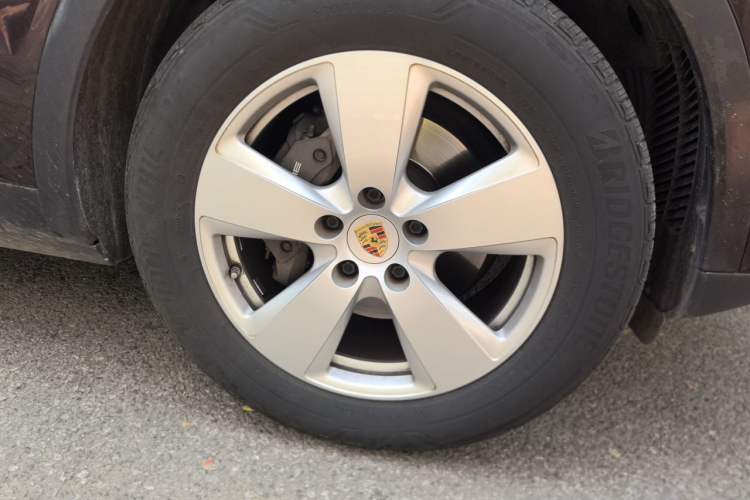 Used Porsche Cayenne 2018 Cayenne 3.0T Right Front Wheel Hub