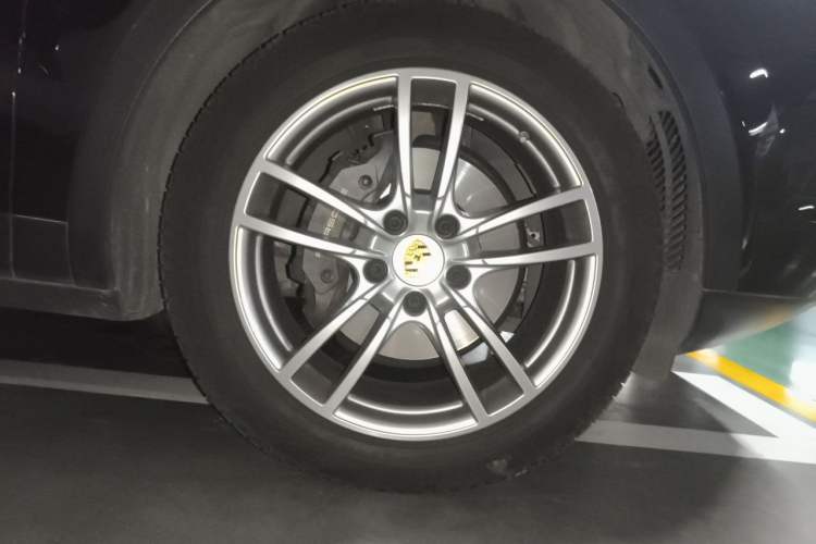 Used Porsche Cayenne 2018 Cayenne 3.0T Right Front Wheel Hub