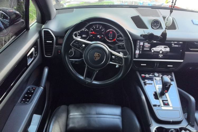 Used Porsche Cayenne 2018 Cayenne 3.0T Steering Wheel