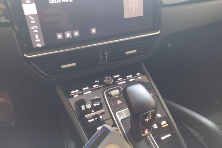 Used Porsche Cayenne 2018 Cayenne 3.0T Audio And AC Panel
