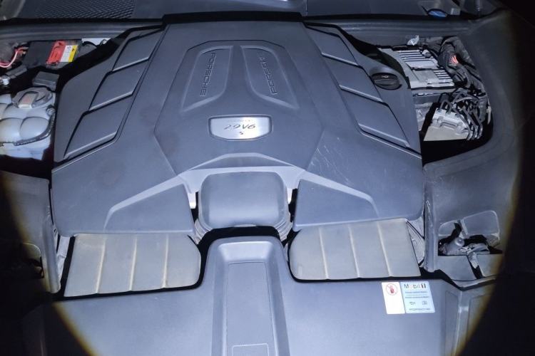 Used Porsche Cayenne 2018 Cayenne S 2.9T Engine Bay